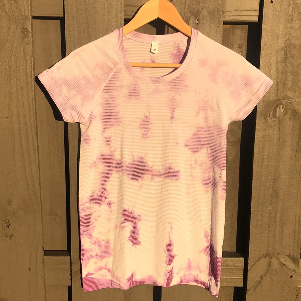 Lululemon swiftly top in purple the dye size 8